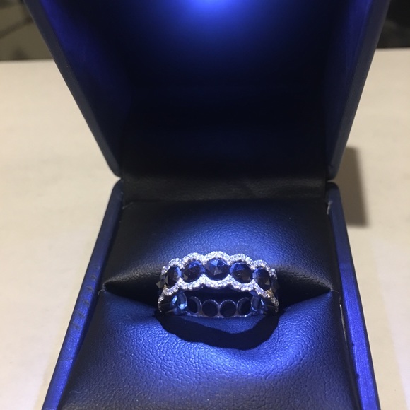 Jewelry - Black and white diamond ring